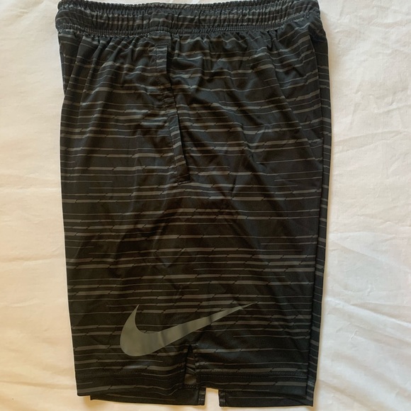Nike athletic shorts - Picture 3 of 4